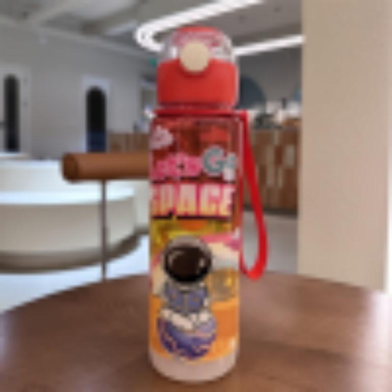 New Cartoon Astronaut Water Cup Kids Portable Handheld Straw Cup Plastic Cup with Pop-Up Lid