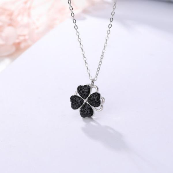Rotating Four Leaf Grass Necklace for Women's Light Luxury, Simple and Versatile Fashion Love Set