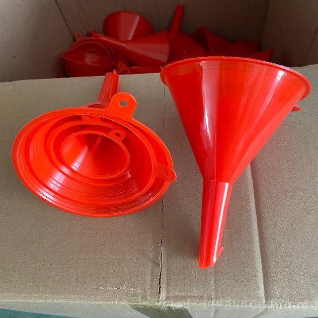 4-Piece Multi-Diameter Plastic Funnel Set with Storage Rod for Portable Liquid Dispensing and Separation