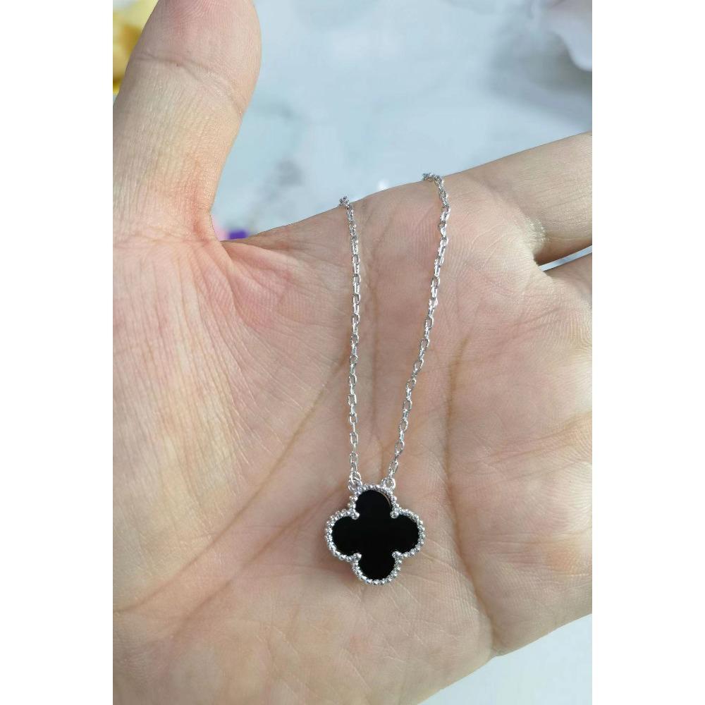 High-end Four-leaf Clover Necklace for Women 18K Rose Red Chalcedony Agate Natural White Shell Pendant Clavicle Chain