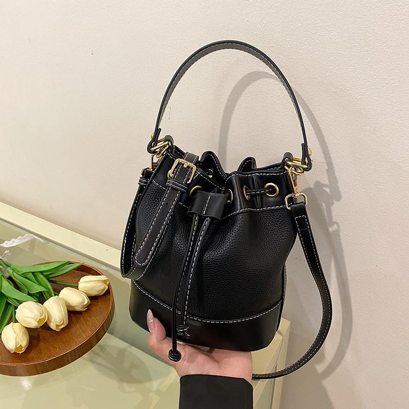 Ielgy Fashionable Messenger Bag Design Feel Portable Contrast Color Bucket Bag