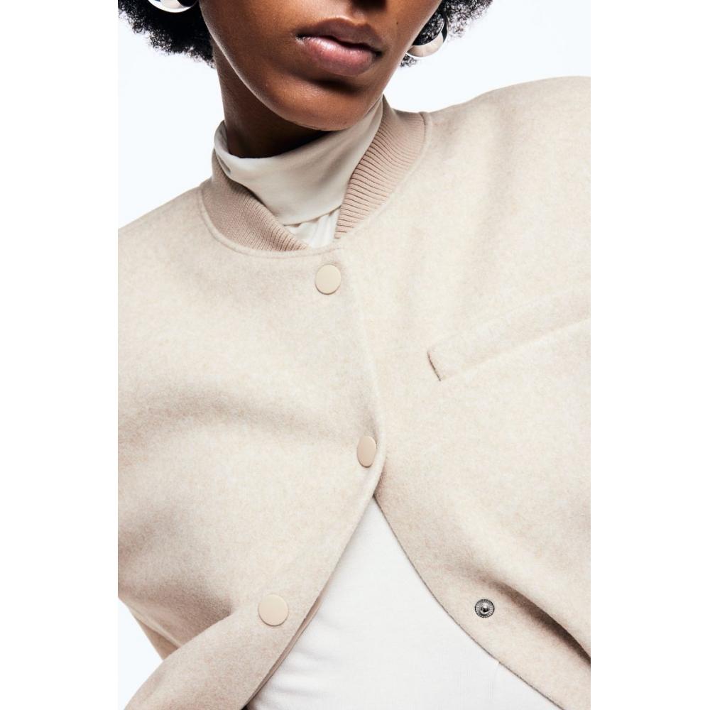 

Укороченная куртка-бомбер HM бежевого цвета