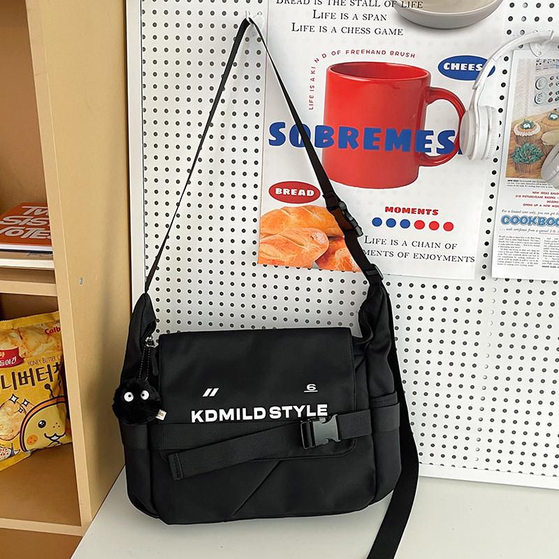 Stylish Canvas Messenger Bag Unisex Trendy Crossbody For Daily Use With Soft Polyester Material And Cozy Medium Size