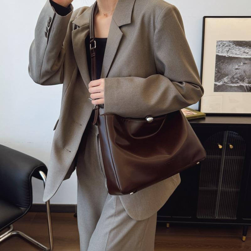 Large-capacity Bag Women's Autumn and Winter Versatile New Simple Shoulder Messenger Bag Casual Commuter Tote Bag