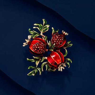 Broszka retro, ekskluzywny damski wykwintny luksusowy owoc, czerwony granat Mori Corsage, niszowy projekt szpilki