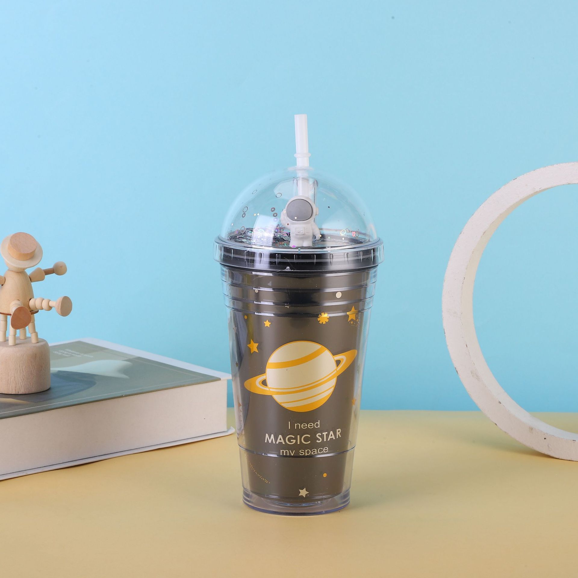 

Новая летняя чашка с героями мультфильмов знаменитостей в Интернете, креативный подарок, портативная детская чашка для воды, двухслойная вакуумная пластиковая соломенная чашка