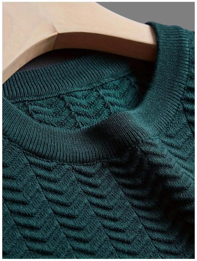 Italian Color-Block Men's Knit: Breathable Jacquard Texture, Loose Fit, Contrast Color, Round Neck, Short Sleeve.