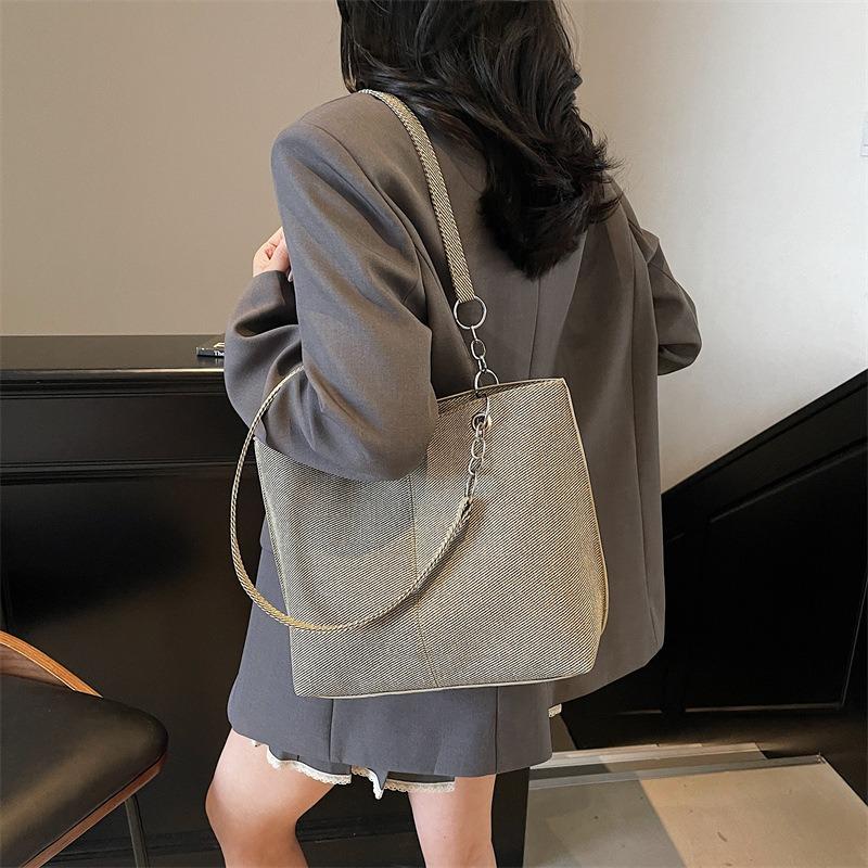 Large capacity solid color women's bag simple and casual new texture fashionable commuting single shoulder underarm tote bag