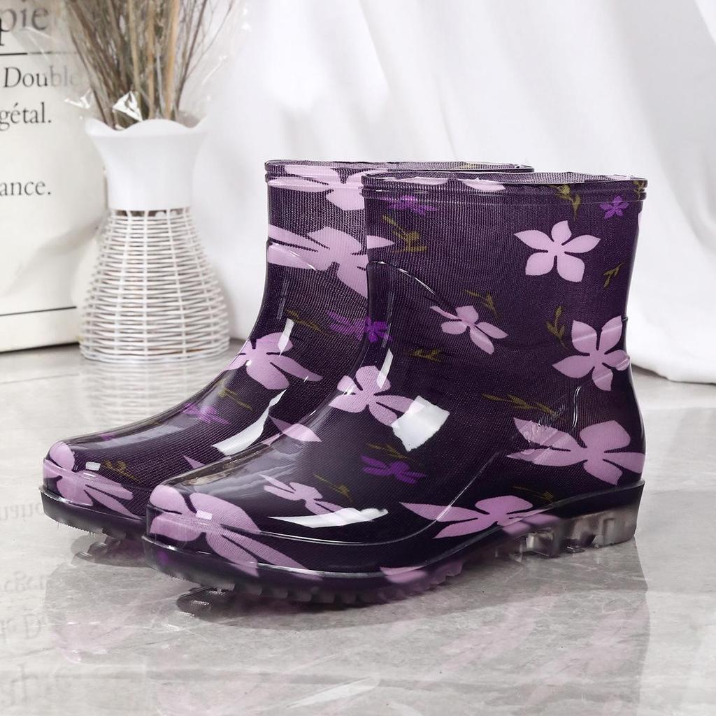 Women's Fashion Non-Slip Short Rain Boots, Waterproof Outdoor Rubber Shoes with Warm Cotton Lining.