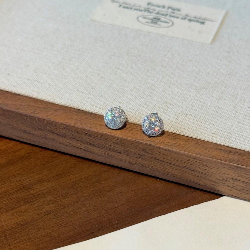 Mo Sang S925 Sterling Silver Women's Stud Earrings, 0.5 Carat D Color, Exquisite Versatile Design