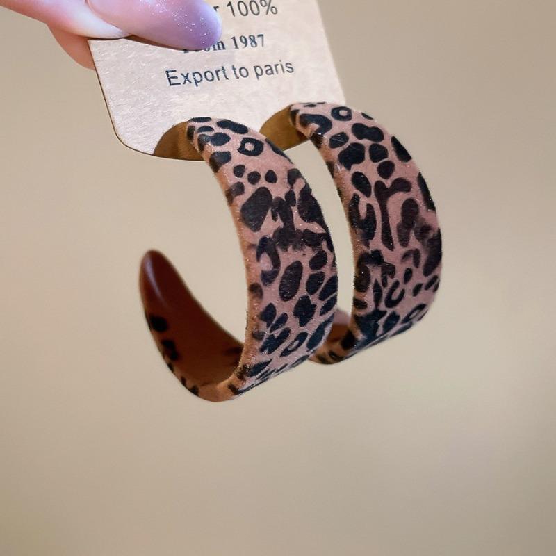 Silver Needle Leopard Geometric Earrings Vintage Maillard Temperament Premium Stud Earrings Fashion Daily Commuter Earrings