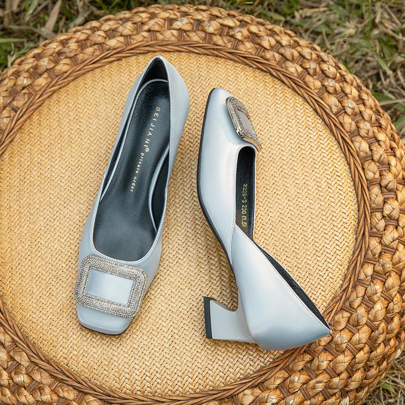 

Ретро атласные шелковые туфли на высоком каблуке с квадратной пряжкой женские каблук толстый квадратный носок средний каблук одинарные туфли овечья кожа весна 39 светло-серый