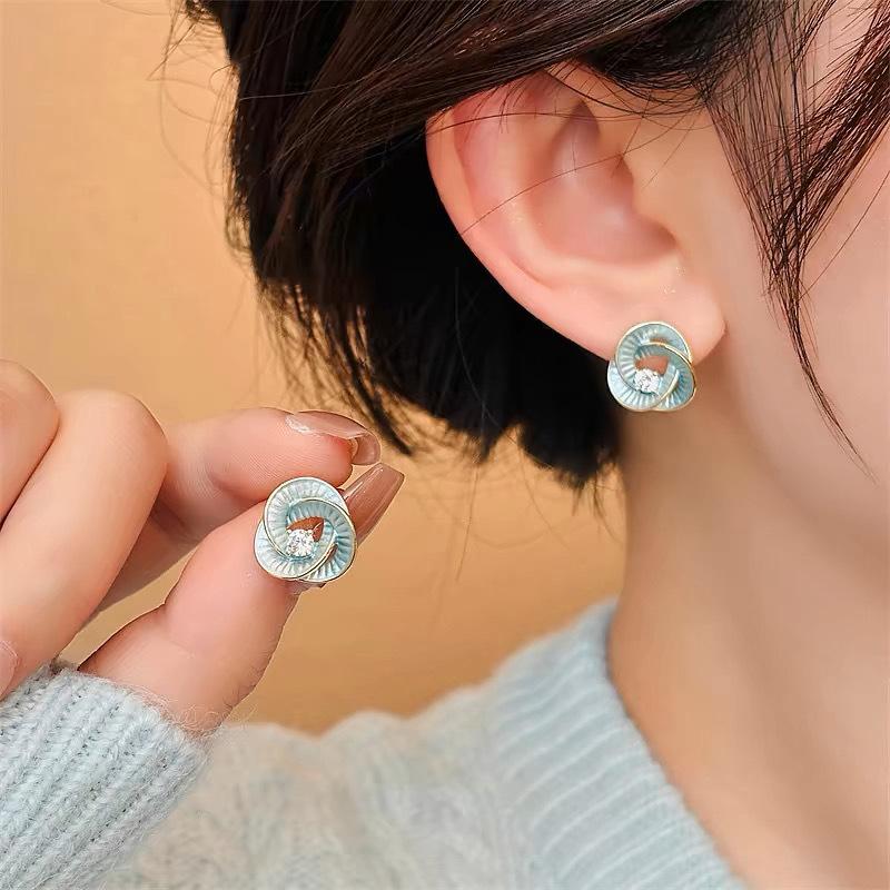 

Zircon spiral small fresh ear clips women s spring and summer ear hole earrings new niche simple oil drip jewelry earrings clips