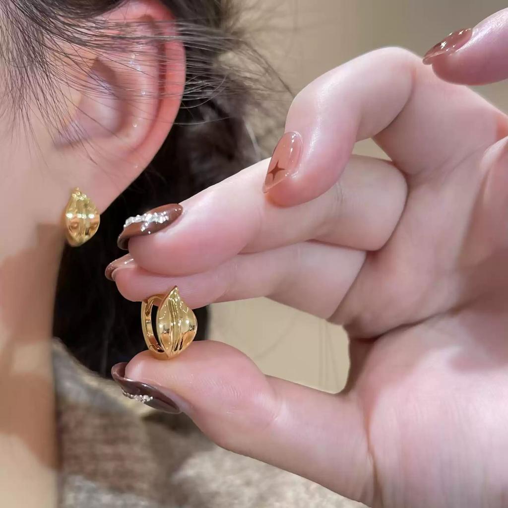 Leaf Earrings Buckle Light Luxury Niche Earrings Trendy Gift Elegant Lady's Accessories Classic Jewelry Unique Design Sense Anti-allergy Earrings