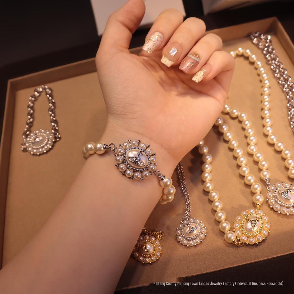 Vivienne Westwood Diamant Halskette & Ohrstecker Set – Modisches Pavé-Design