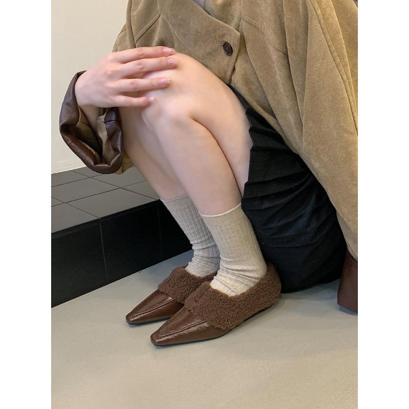 

2025 новая осенне-зимняя шерстяная обувь на плоской подошве с квадратным носком, модные женские одинарные туфли из овечьей шерсти с мелким вырезом 39 темно-коричневого