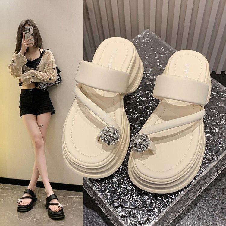 Beautiful Cool Slippers Women's Summer Wear 2025 New Set of Toe Rhinestone Muffin Thick Bottom Seaside Beach Women's Slippers