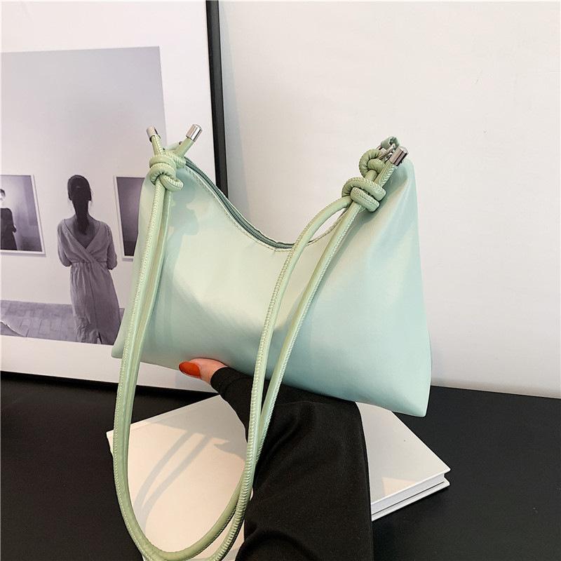 

Повсякденна суцільна кольорова модна мода 2024, нова зима, нова проста нейлонова жіноча сумка через плече, багет на одне плече під пахвами зелений