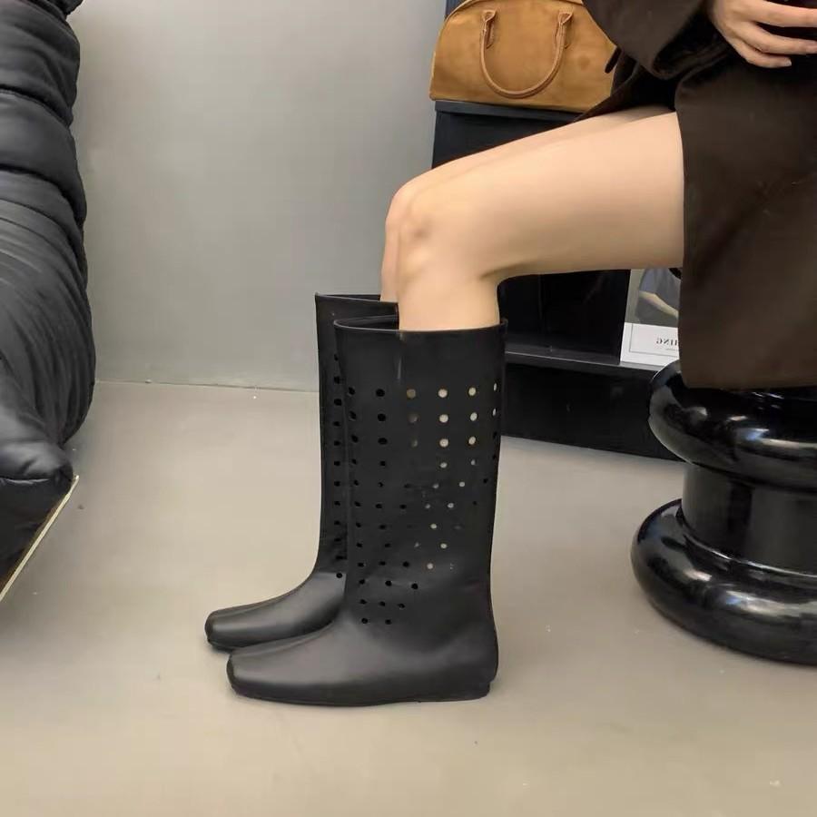 New leather retro low-heeled hole knight boots for women, retro round head flat bottom big tube circumference boots for women