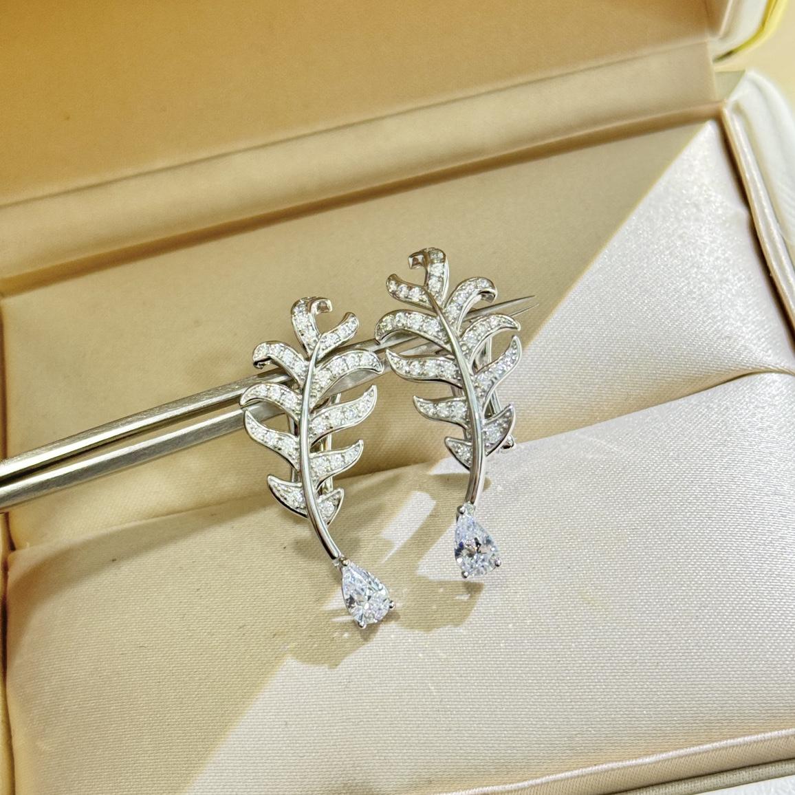 

Feather Water Drop Single Diamond Ear Beats Earrings Silver Needle Earnail Sub Gold Material Thick Gold Electroplating Earring