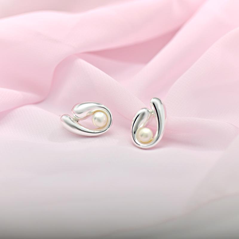 Elegant Minimalist Teardrop Freshwater Pearl Earrings with S925 Silver Needle