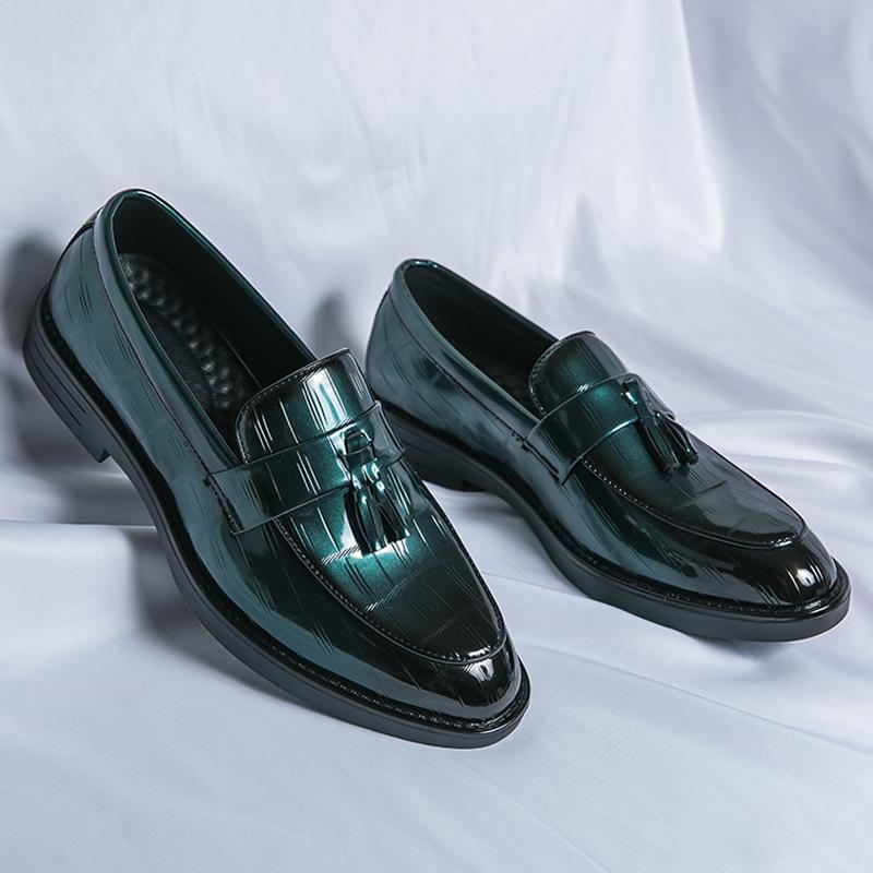 Britain New Designer Men's Green Tassels Pointed Casual Dress Homecoming Shoes Loafers Formal Wedding Footwear Zapatos Hombre