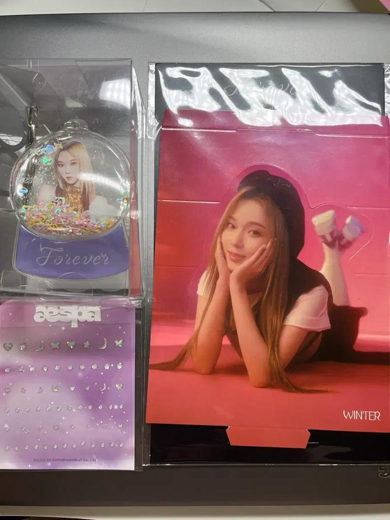 AESPA Winter Poka Photo Card Goods Badge