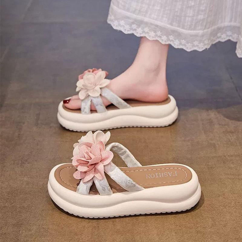Korean version of sweet flower one-word women, light and comfortable in summer, wearing small flower cool slippers, thick-soled slippers