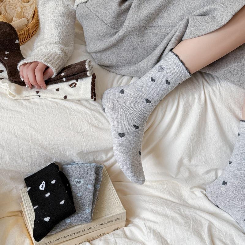 Wollsocken Stil Stickerei Liebe Kniestrümpfe Haufen von Socken Dicke Warme Socken