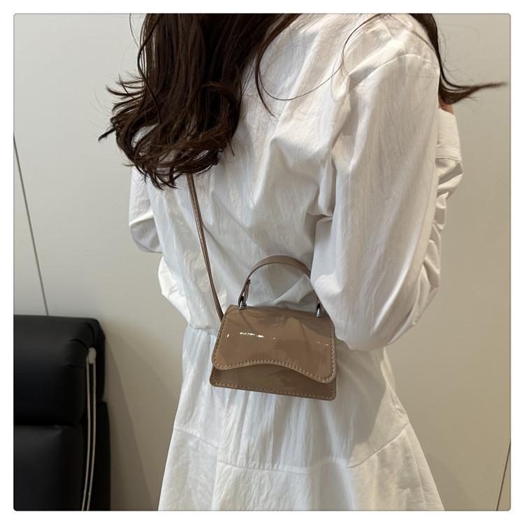 New Vintage Faux Leather Shoulder Bag for Women Solid Color Minimalist Niche Design Commute Handbag