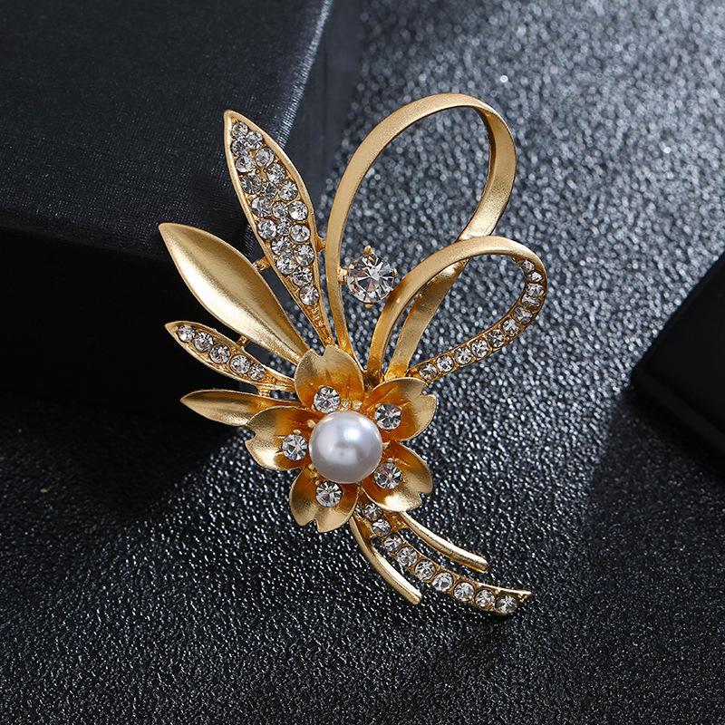 Luxury temperament dumb gold brooch female morrow plant pearl flower pin suit simple brooch with jewelry