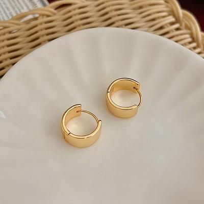 Geniş Yüz Kulak Tokası Parlak Halka Basit Niş Tasarım Yeni Stil Küpeler
