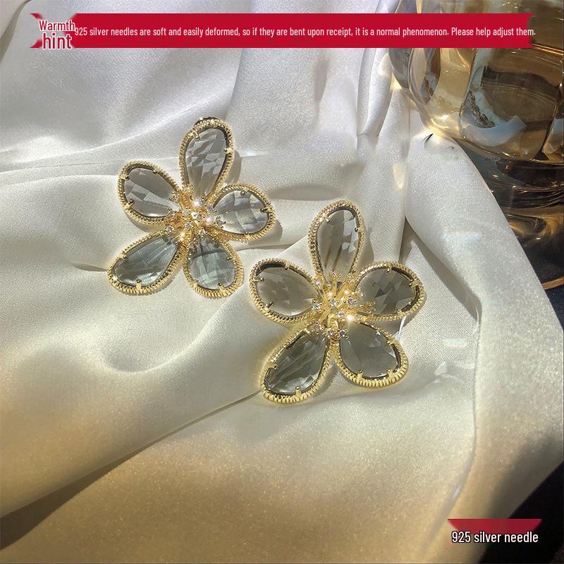 Exaggerated Crystal Flower Earrings 2025: Trendy Statement Studs for Women