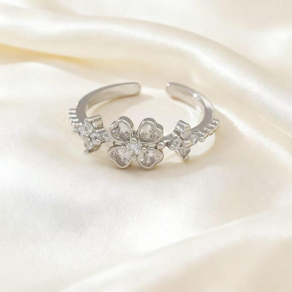 Hollow Rhombus Two-Tone Diamond-Studded Four-Leaf Clover Zirconia Ring for Women