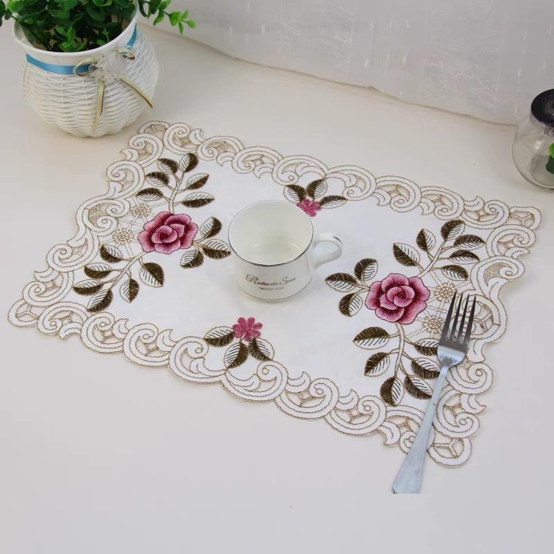 

European Style Embroidered Placemat Rectangular Anti-Scalding Polyester Embroidered Fabric Flower Leaf Decoration Home Western Placemat 28*43cm