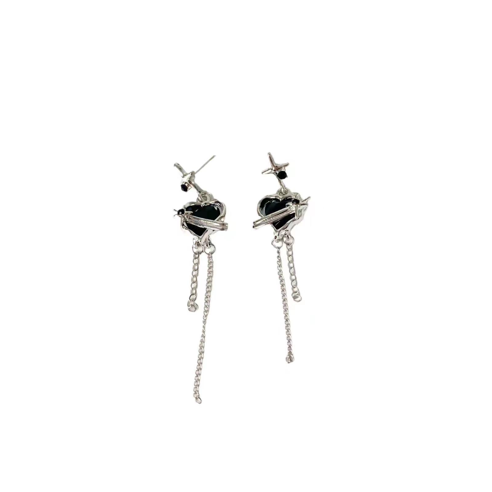 

Temperament love fringed earrings new niche design high-end studs cold wind earrings