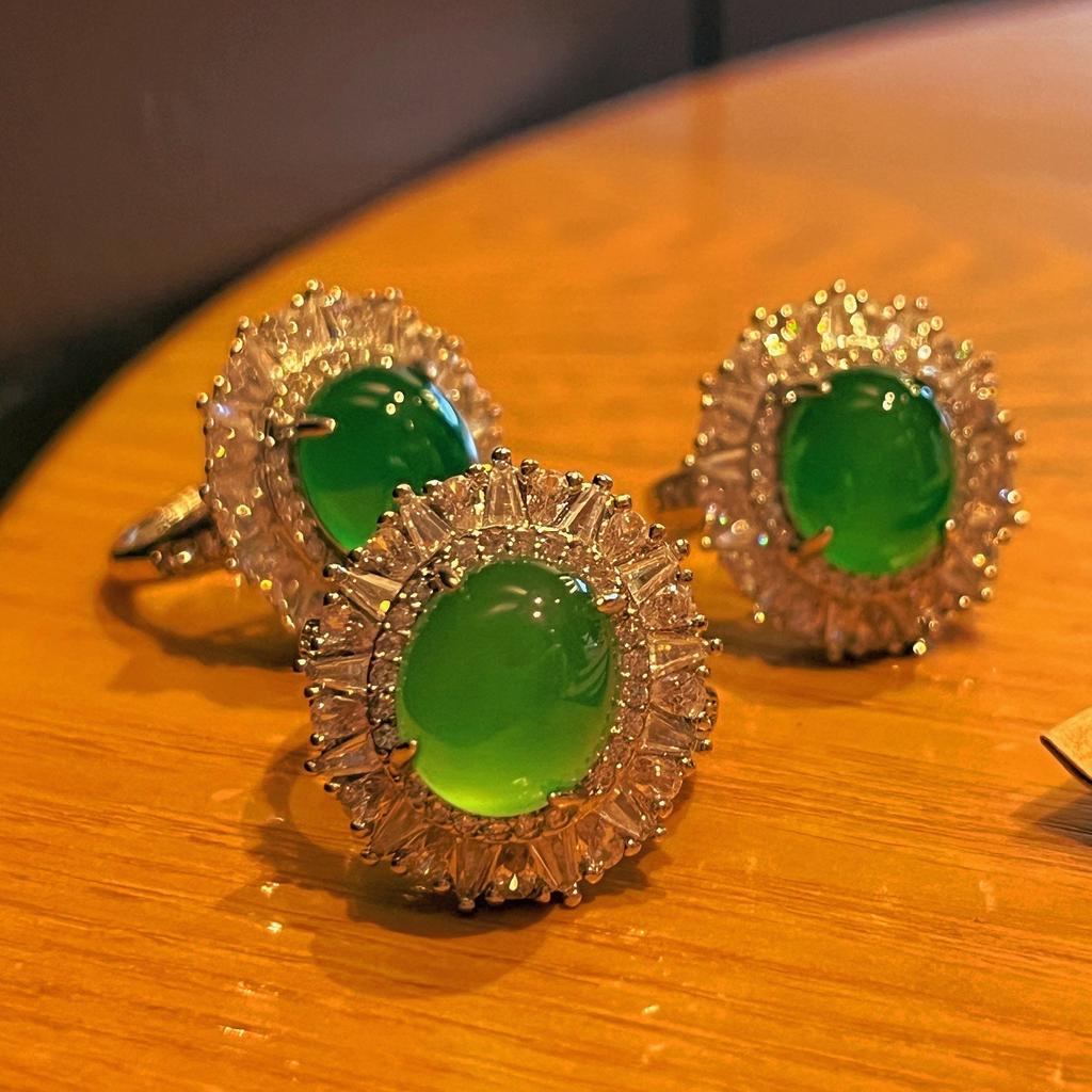 Volledig Groen, Yang Groen, Natuurlijke Agaat Groen Chalcedoon Ring, Opening Voor Vrouwen Is Licht Ingelegd, En De Echte Foto Is Trouw.