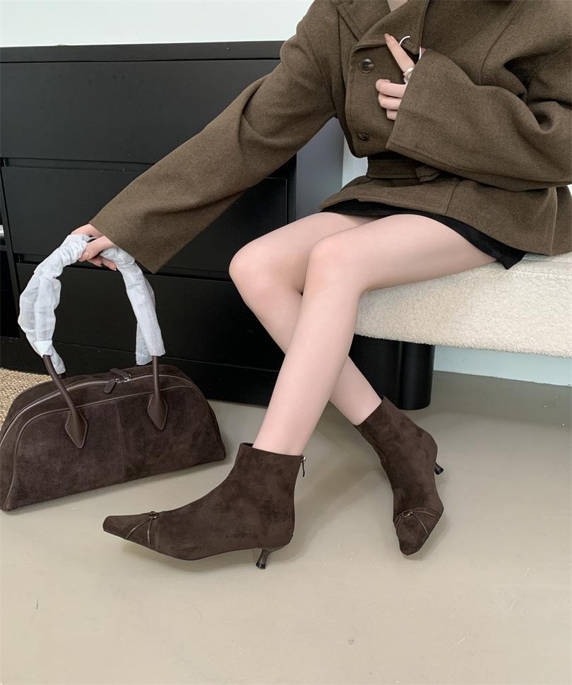 

French small short boots women s black elastic velvet high-heeled fashion boots 2025 new autumn and winter pointed rear zipper thin boots 39 темно-коричневого