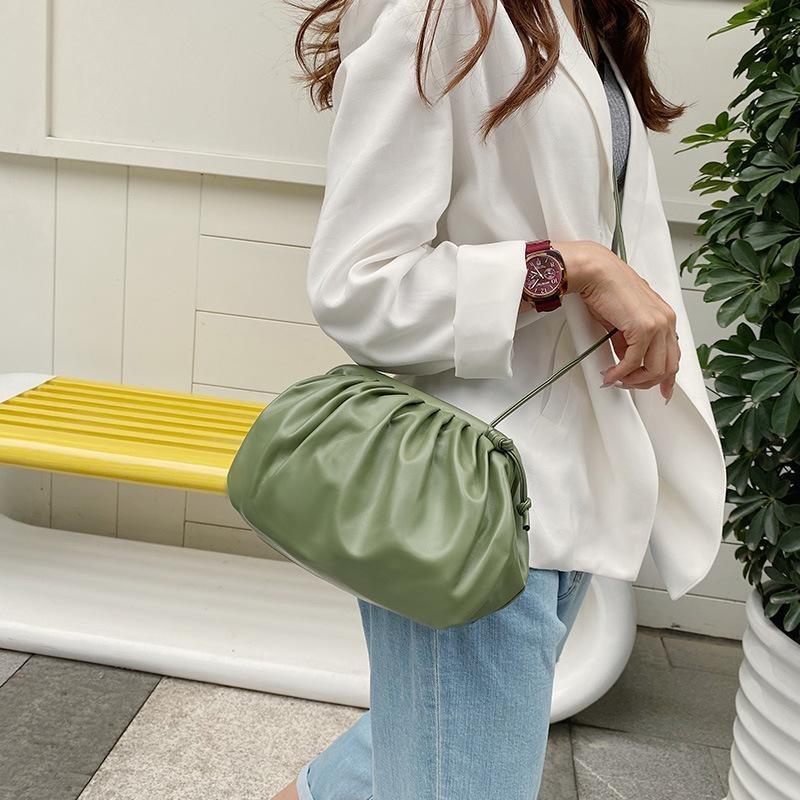Dames Party Crossbody Tas PU-leer Enkele schouder Cloud Bag Knoedeltas Messenger Bag Zacht Eenvoudige mode