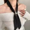 Damen Schal Imitation Perlen Schnalle Einteiliges Design Schal Leicht Chiffon Satin Französisch Retro Schwarz Weiß Gepunktet Nackenkragen