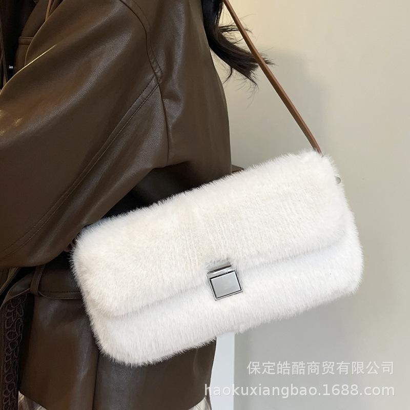 Plush Bag Women's Large Capacity 2025 New Autumn and Winter Versatile Casual Shoulder Underarm Bag Plush Small Square Bag