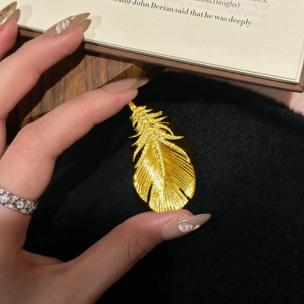 Elegant Vintage Gold Feather Necklace Two Way Brooch Pendant Collarbone Chain Micro Inlaid Zircon Women Jewelry Gift