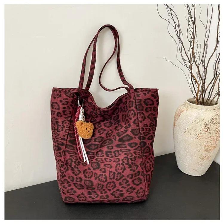 

Сумки на плечо из нейлона с леопардовым принтом, горячая распродажа, модные сумки большой вместимости, модные молодежные мягкие популярные женские сумки