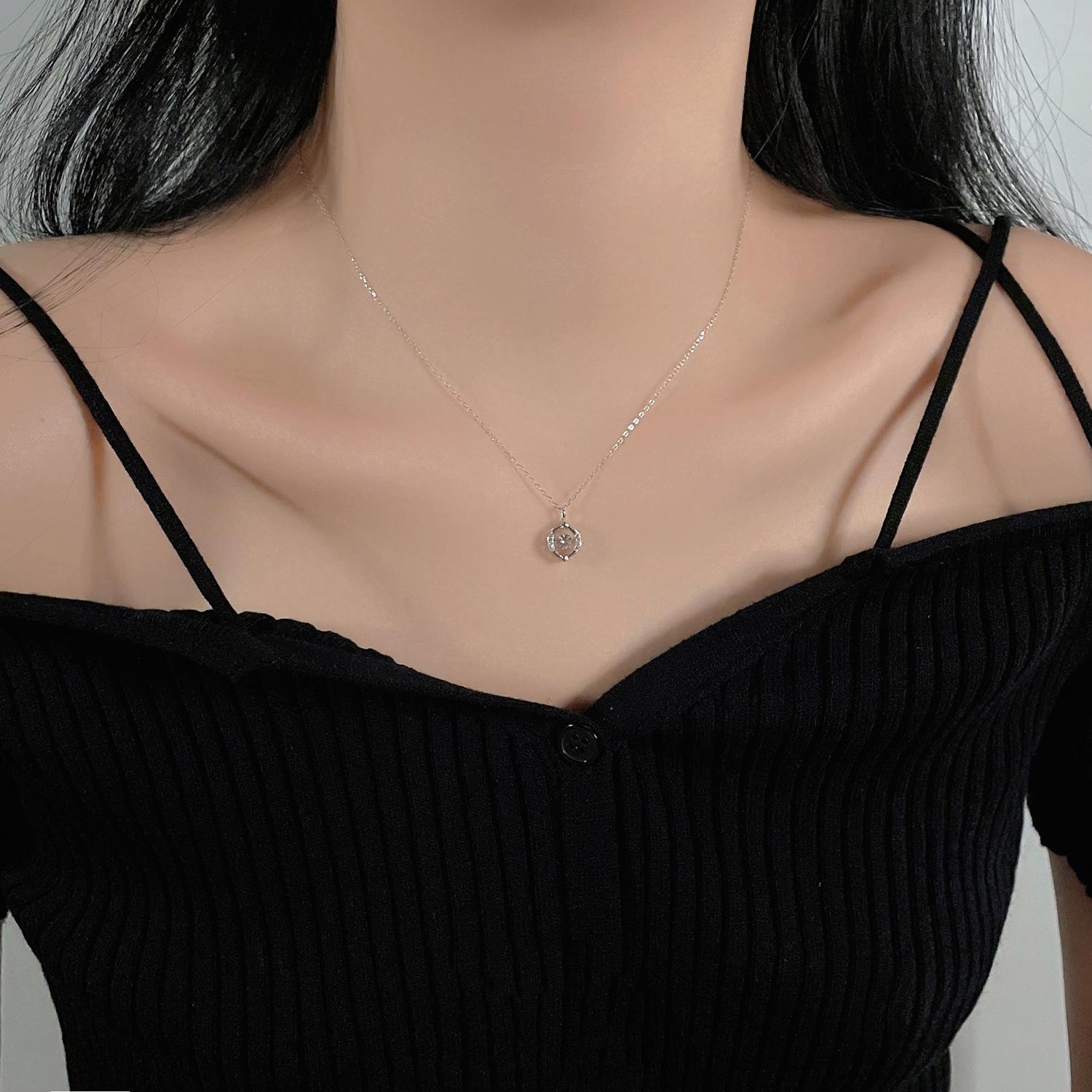 Female Niche Star Hollow Necklace белый