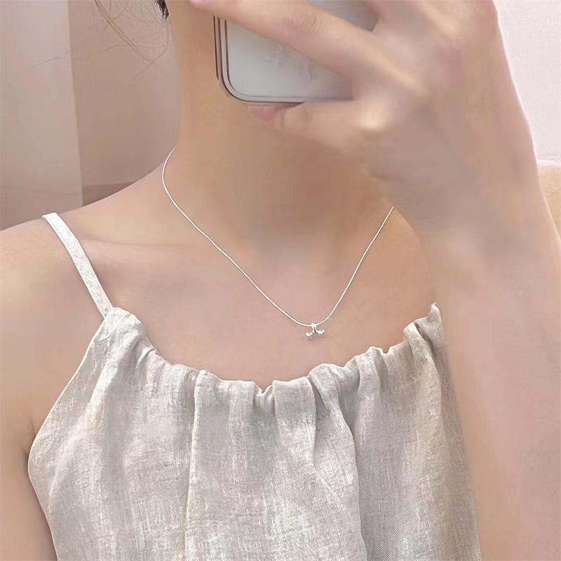2023 Exquisite Korean Style Mini Cherry Collarbone Necklace for Women – Versatile Best Friend Gift