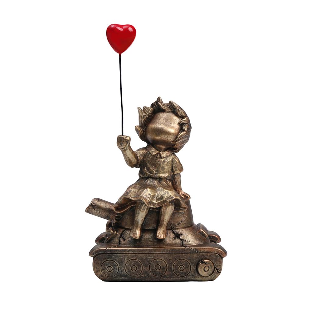 Artistic Sculpture Desktop Ornaments, Resin Children And Heart Shaped Decorations, Suitable For Home, And Bookshelf Decoration.