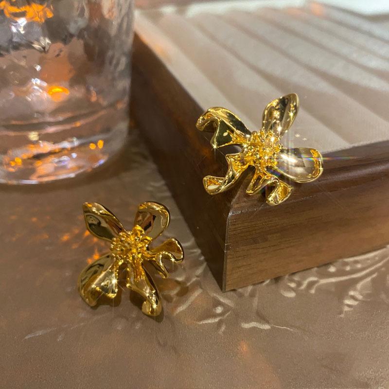 Glossy Flower Stud Earrings New Simple Light Luxury Earrings Fashionable Versatile High-end Earrings Women