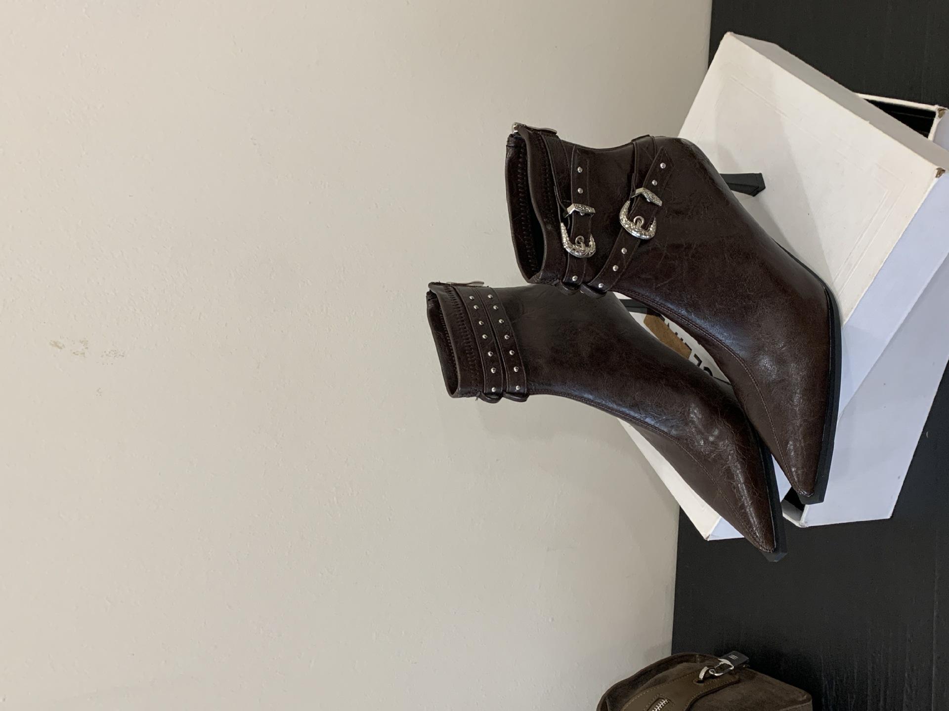 

2025 осень и зима новые остроносые шпильки темперамент французские туфли на высоком каблуке короткие сапоги женские сапоги с перекрестными ремешками и пряжками 39 коричневый