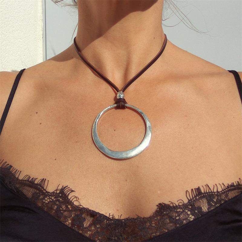 

Beach Vacation Conch Pendant Vintage Spiral Symbol Necklace for Women Bohemian Ethnic Style Creative Waxed Rope Zircon