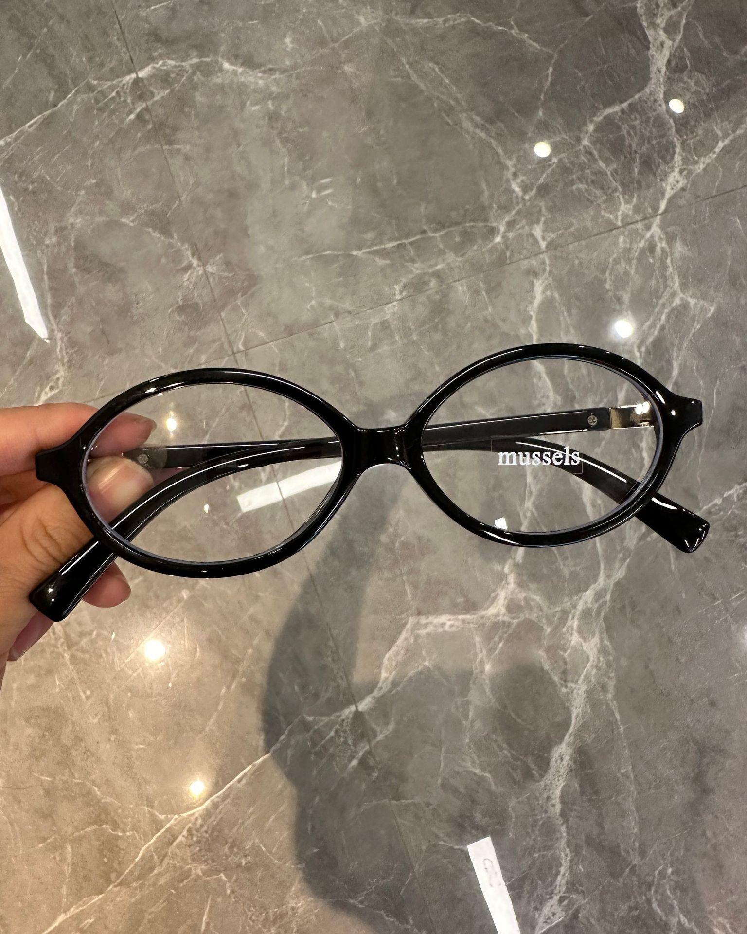 

У Чжан Юаньин такие же очки, близорукость, овальная маленькая оправа, мужские ретро-леопардовые очки с простым плоским зеркалом, женские pupil distance myopia mirror [100 degrees]